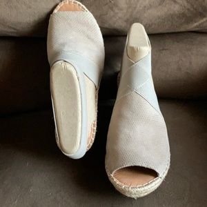 Kenneth Cole Gentle Souls wedge